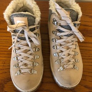 Sorel winter booties. Size 7. Gently used some scuffs. Overall great condition.